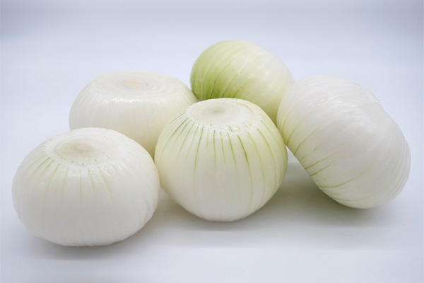 white peeled onion